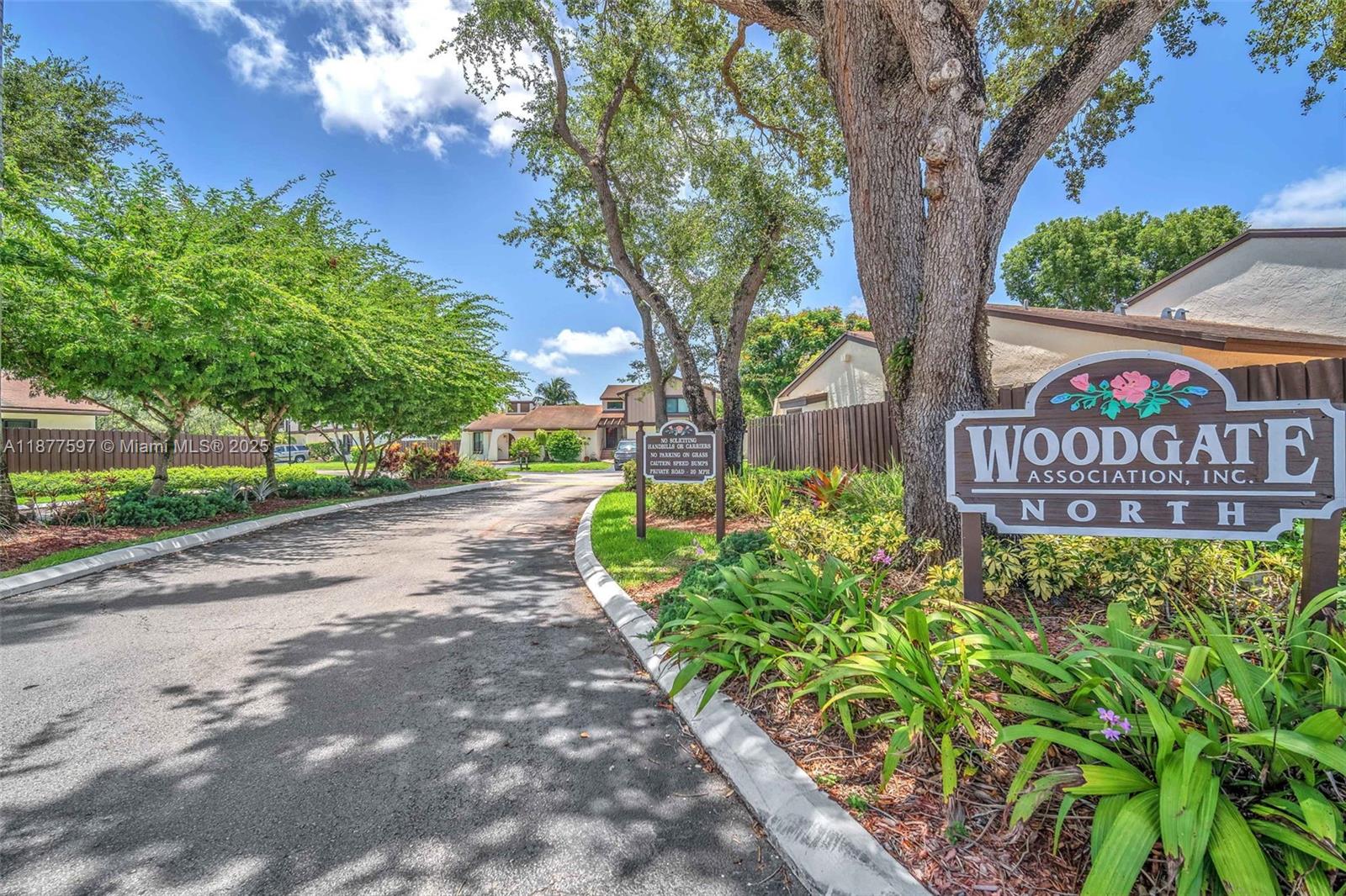 Charming 3-bedroom, 2-bathroom villa located in the desirable Woodgate community. This quiet, family-friendly neighborhood features two sparkling pools, tennis and pickleball courts, and beautifully maintained grounds. The villa offers a private backyard, perfect for relaxing or entertaining. Enjoy the comfort of spacious living in a peaceful setting.