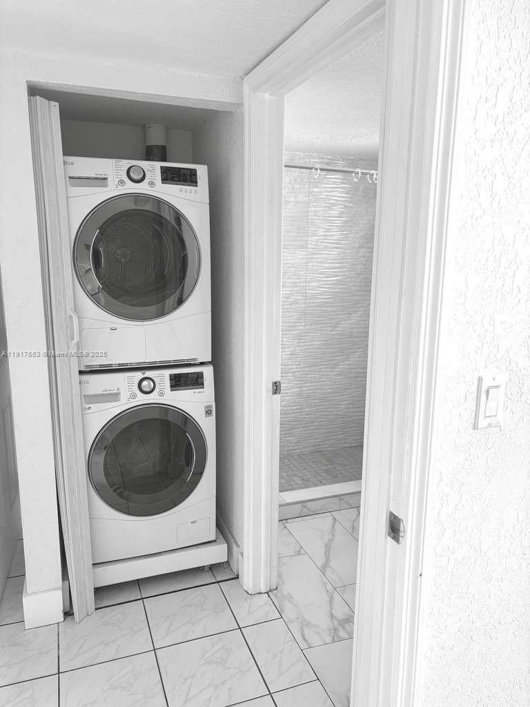 VILLA REAL CONDO NO 2 - Residential