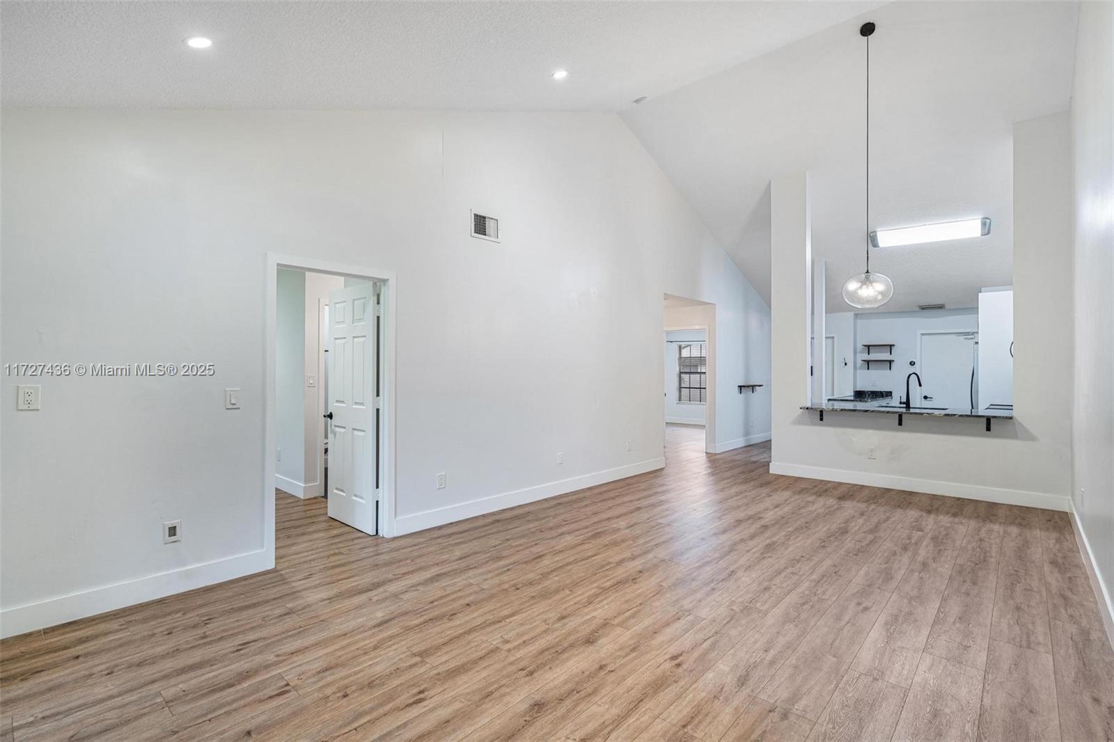 WINDWOOD UNIT I - Residential Lease