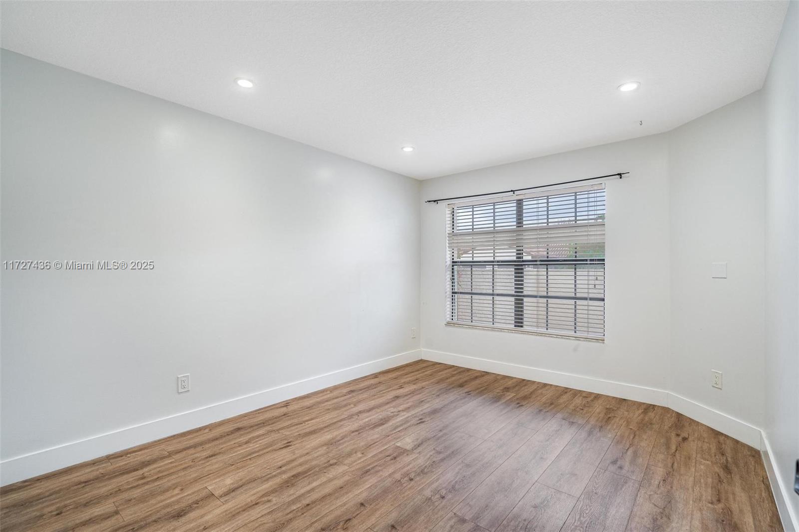 WINDWOOD UNIT I - Residential Lease