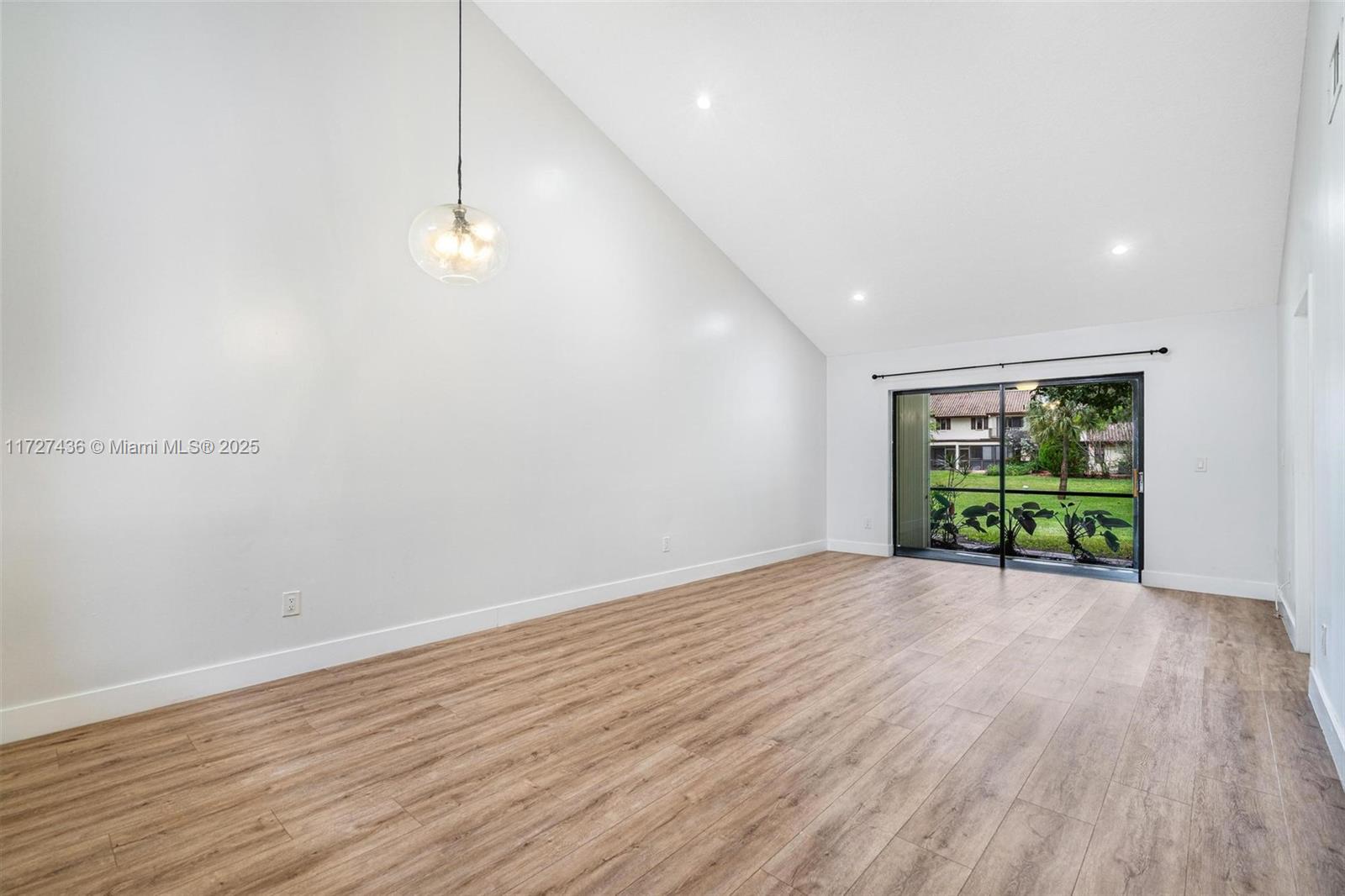 WINDWOOD UNIT I - Residential Lease