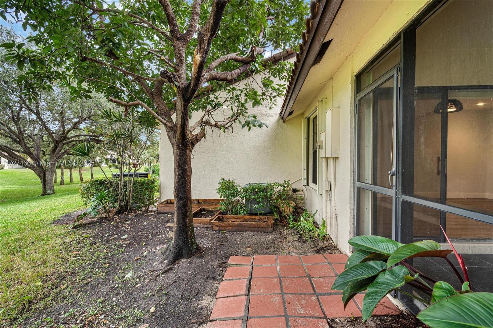 WINDWOOD UNIT I - Residential Lease