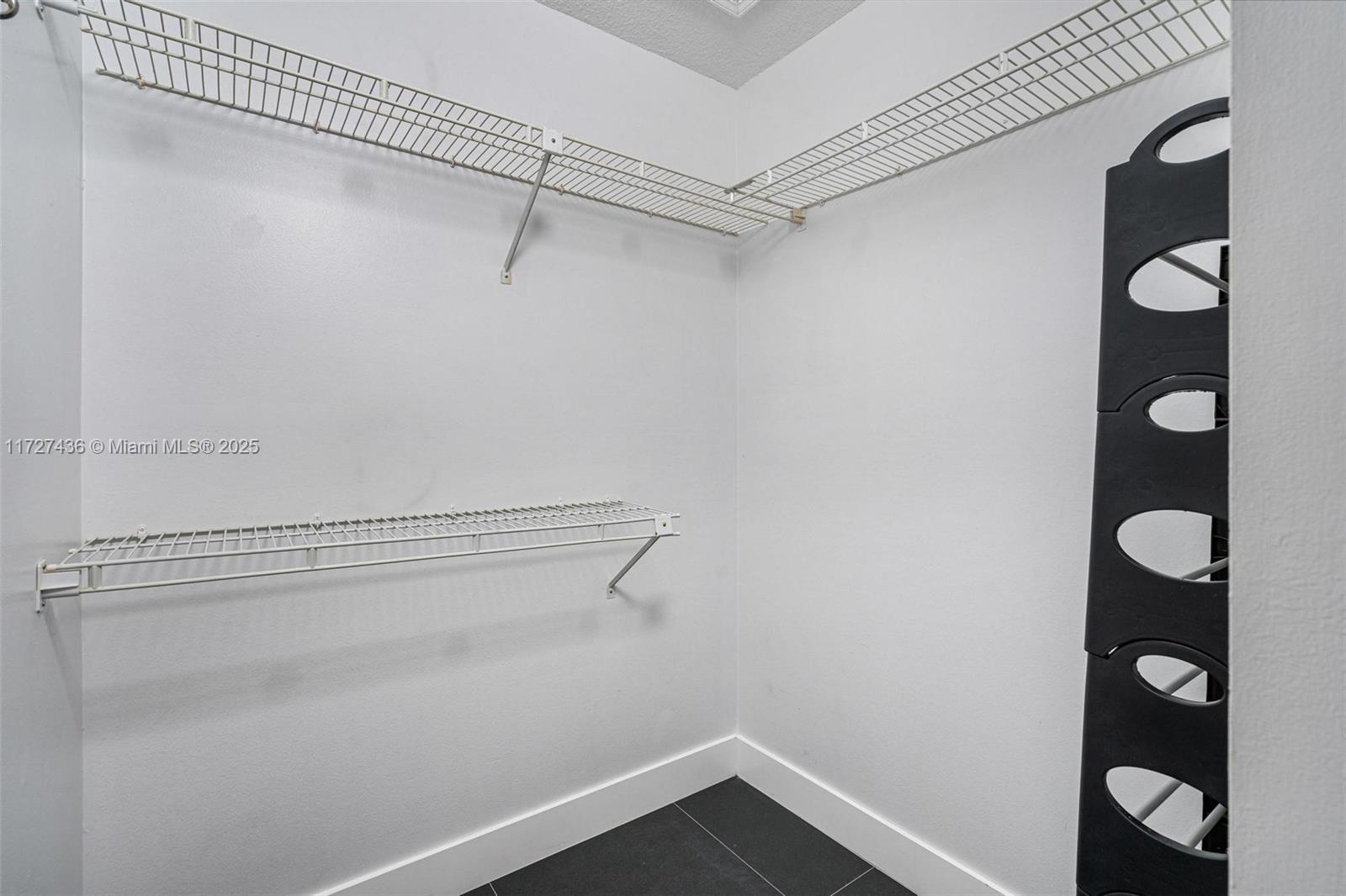 WINDWOOD UNIT I - Residential Lease