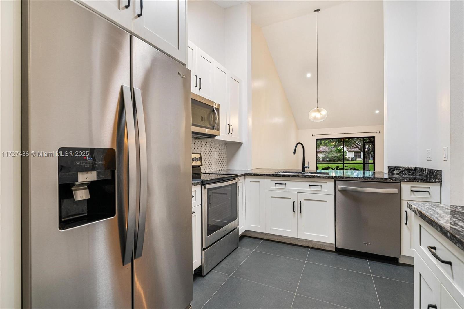 WINDWOOD UNIT I - Residential Lease