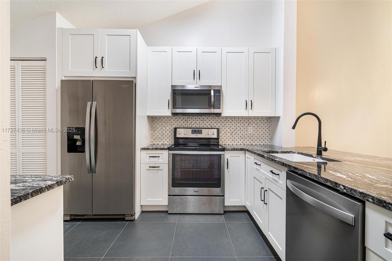 WINDWOOD UNIT I - Residential Lease