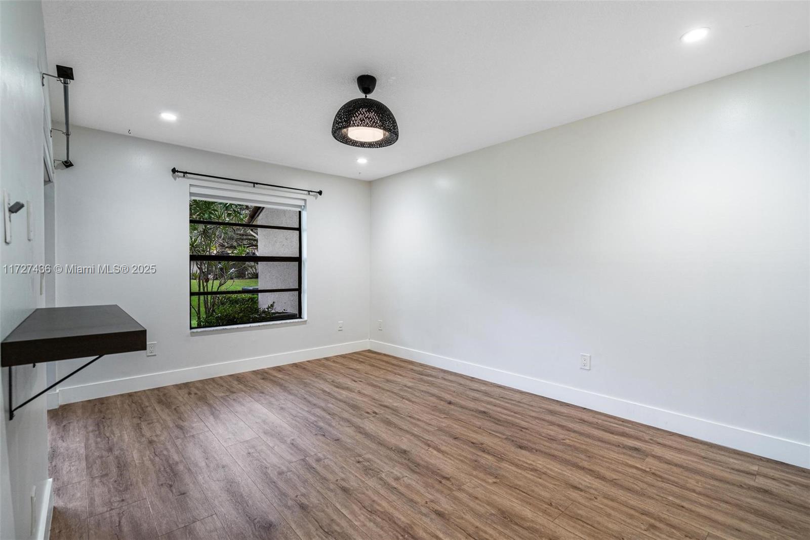 WINDWOOD UNIT I - Residential Lease