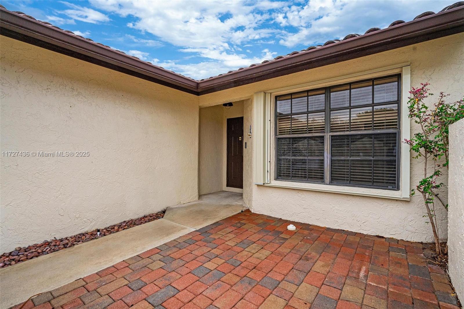 WINDWOOD UNIT I - Residential Lease