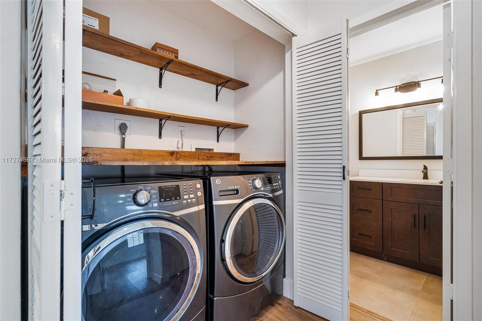 WINDWOOD UNIT I - Residential Lease