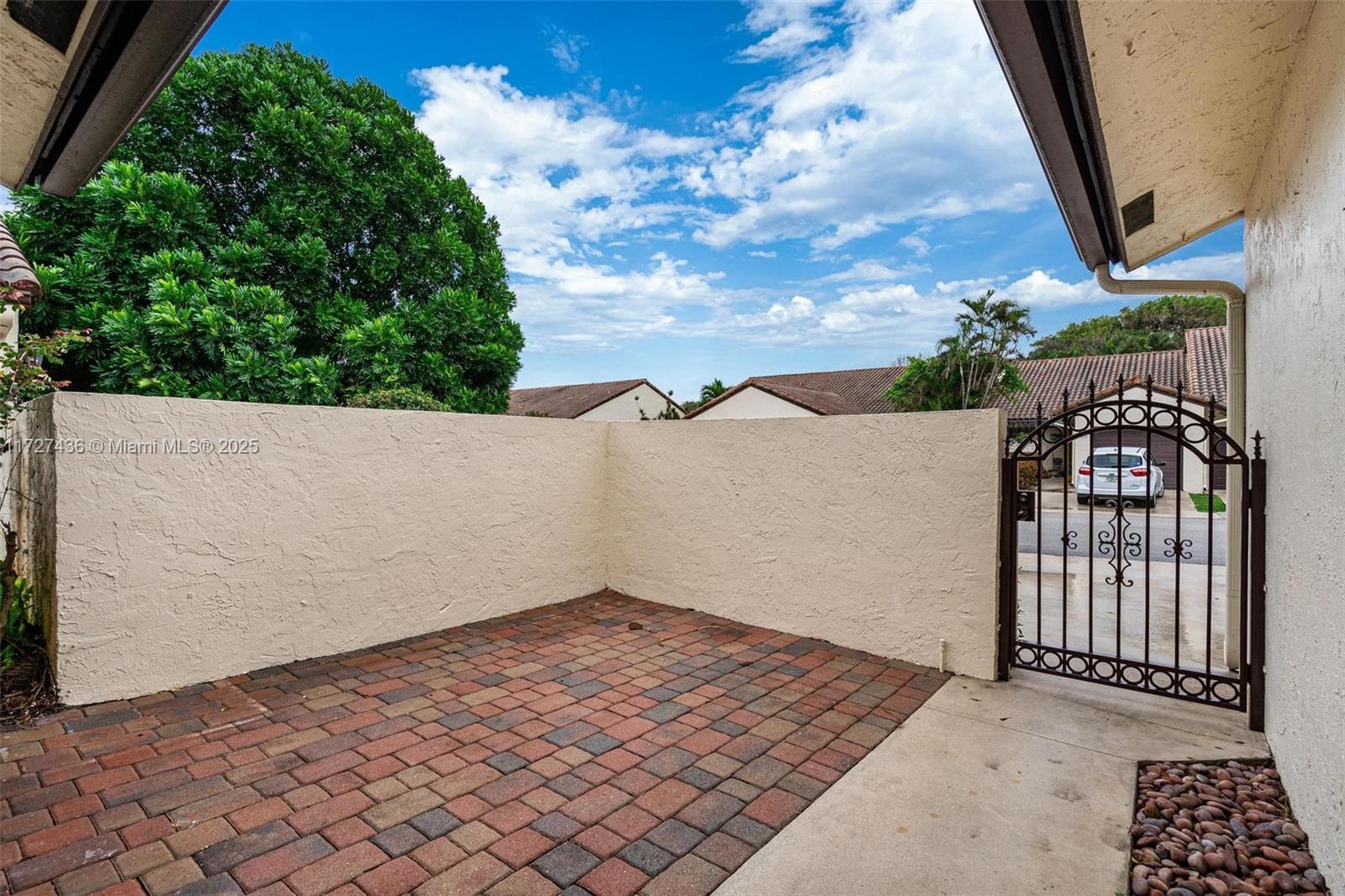 WINDWOOD UNIT I - Residential Lease