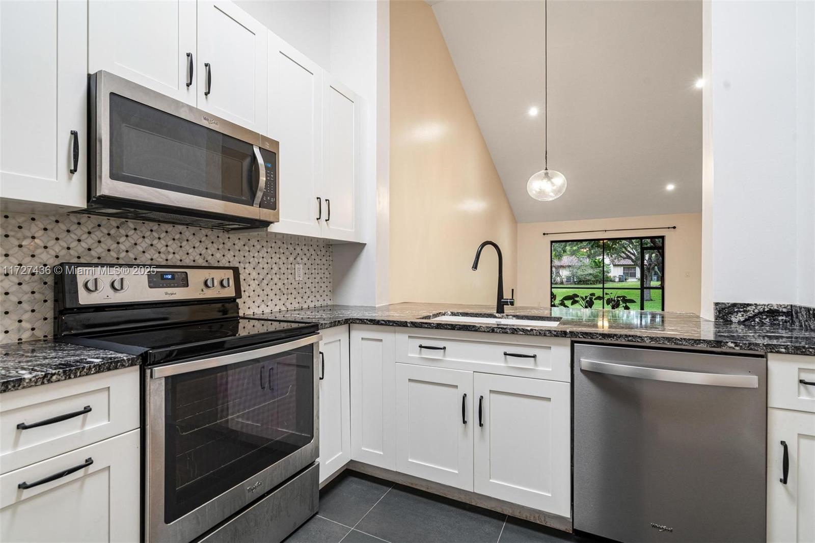 WINDWOOD UNIT I - Residential Lease