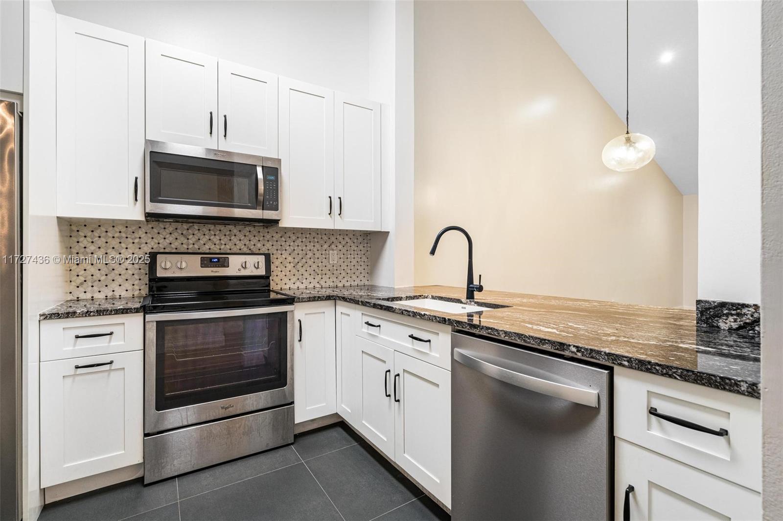 WINDWOOD UNIT I - Residential Lease