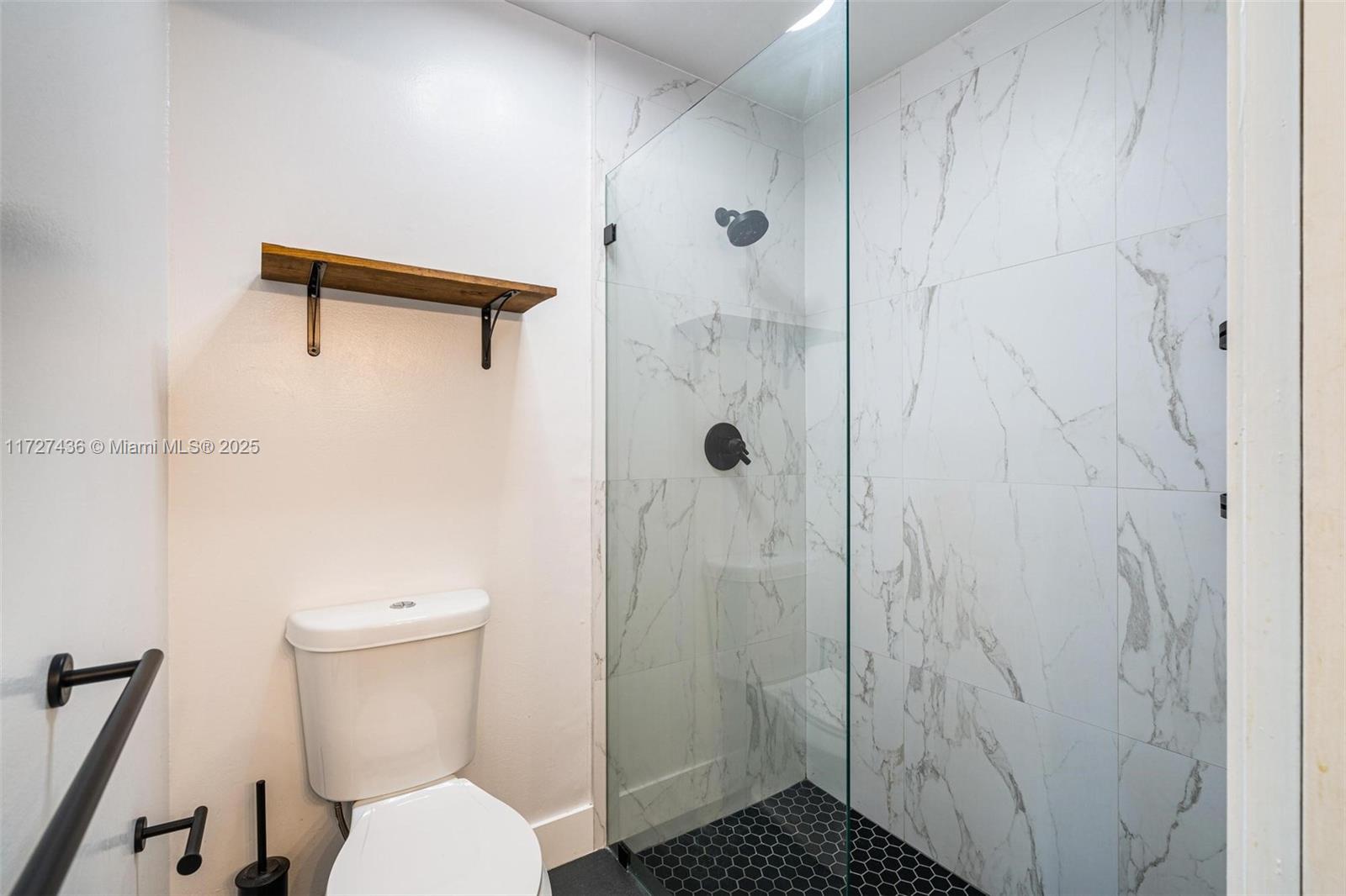 WINDWOOD UNIT I - Residential Lease