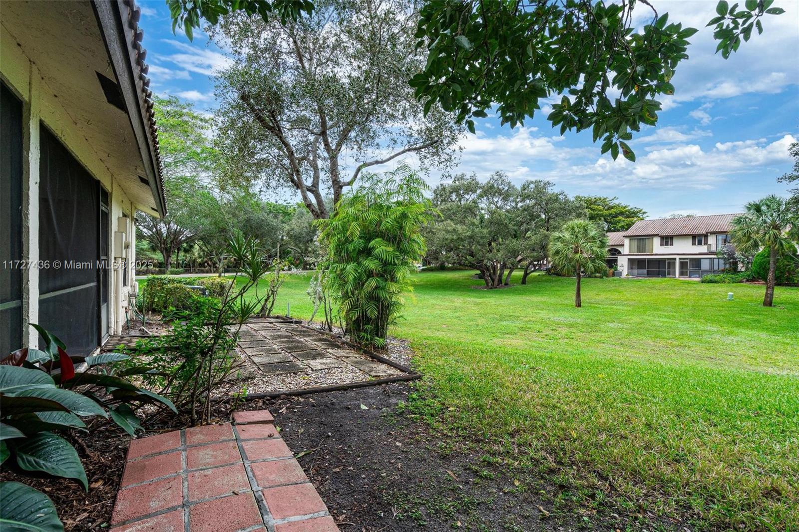 WINDWOOD UNIT I - Residential Lease