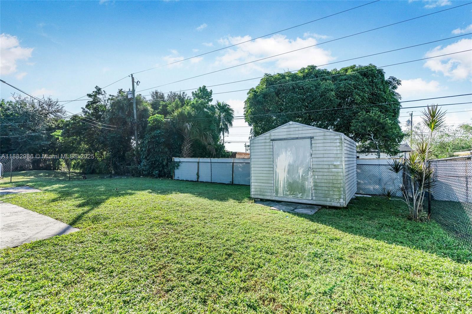 LARKDALE LAKE ESTATES - Residential