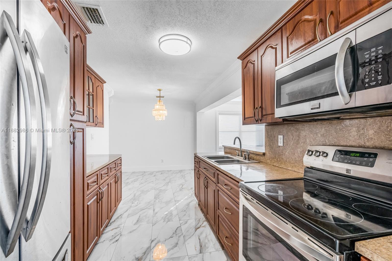 LARKDALE LAKE ESTATES - Residential