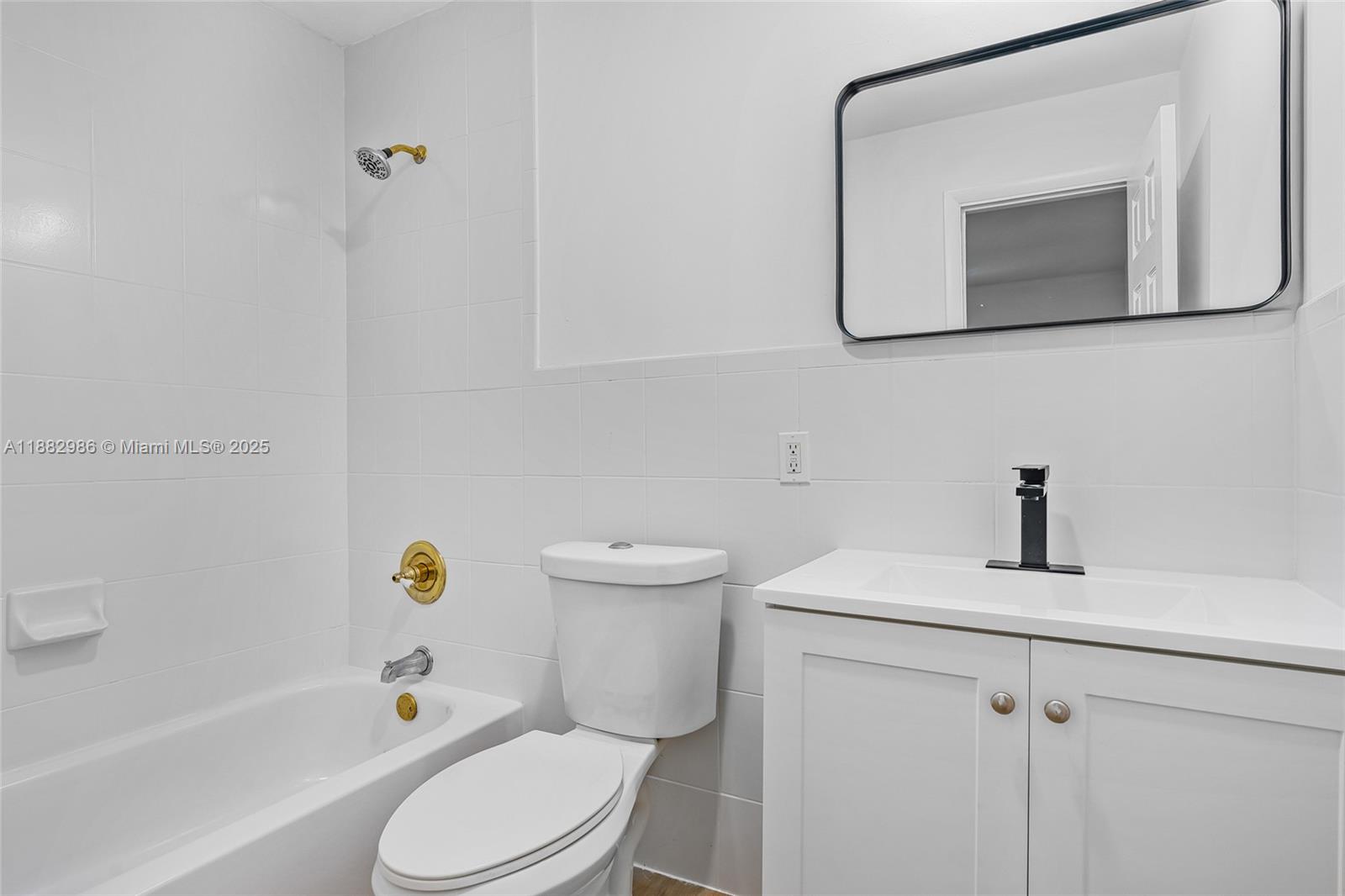 LARKDALE LAKE ESTATES - Residential