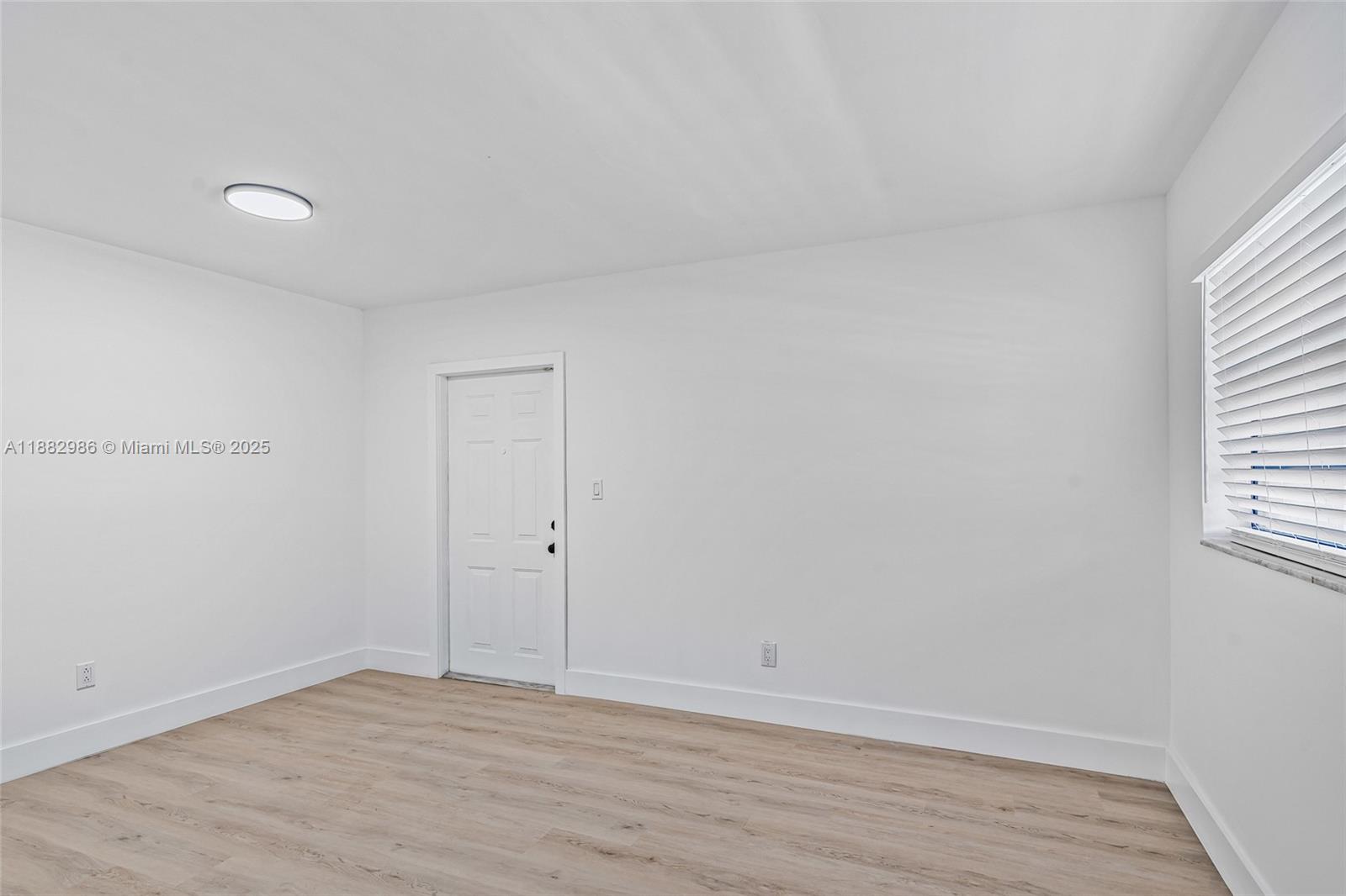 LARKDALE LAKE ESTATES - Residential