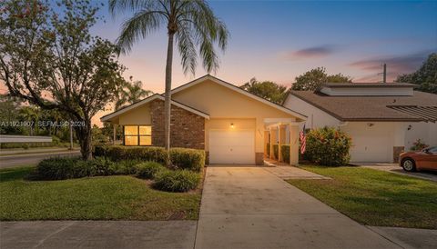 2540 Calamondin Cir Coconut Creek FL 33063