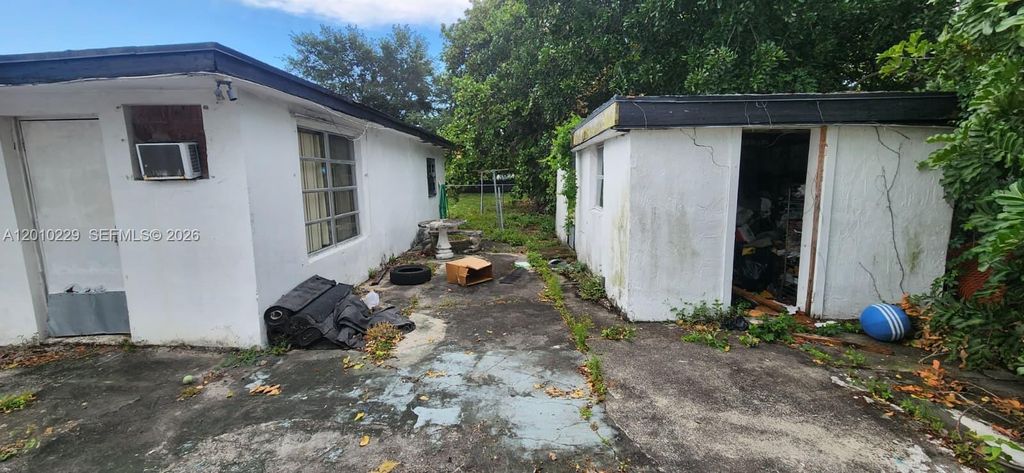 Photo of 616 NW 20th St, Pompano Beach, FL 33060 (MLS # A12010229)