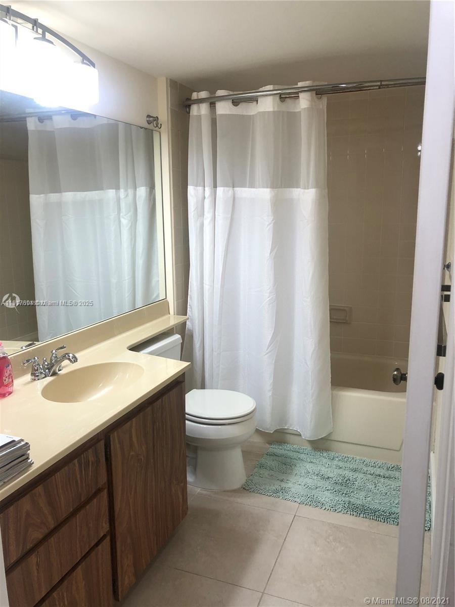 CONDO 21 OF WHITEHALL CON - Residential Lease