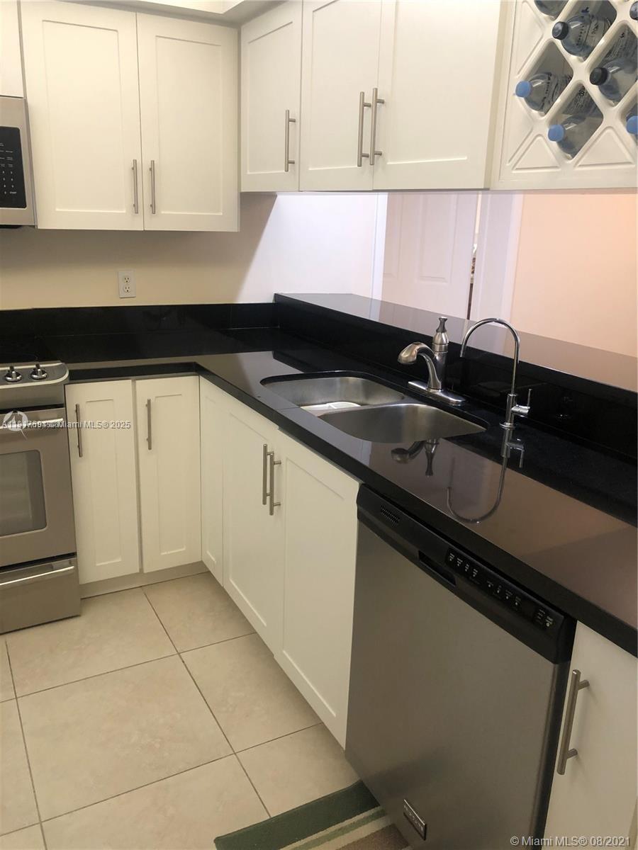 CONDO 21 OF WHITEHALL CON - Residential Lease