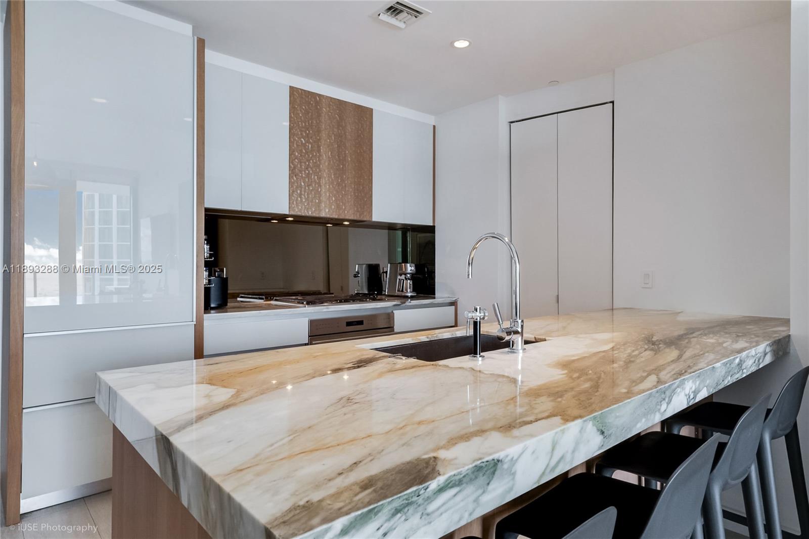 CLUB RESIDENCES AT PARK G - Residential