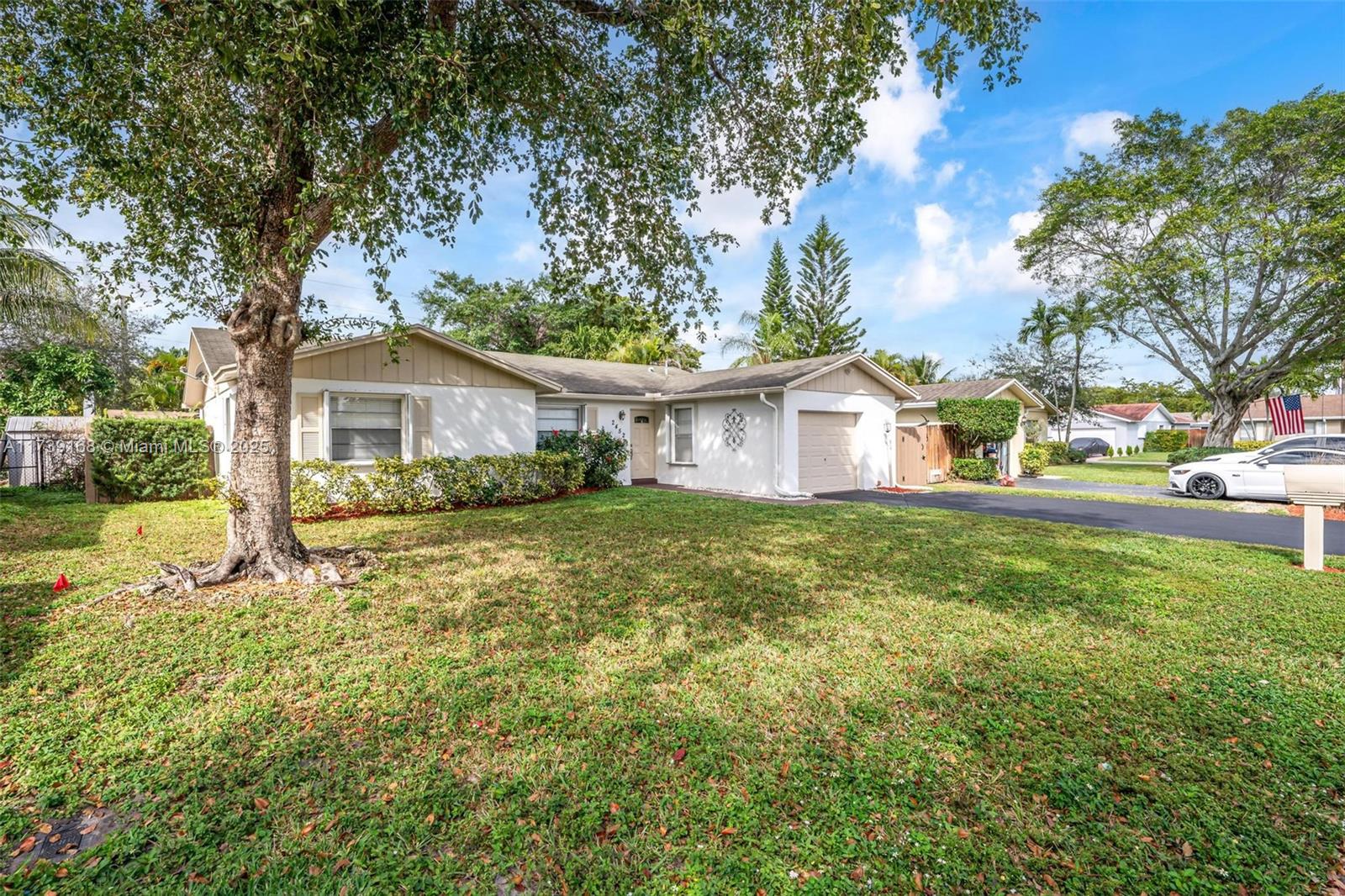 ROYAL PALM POINTE - Residential