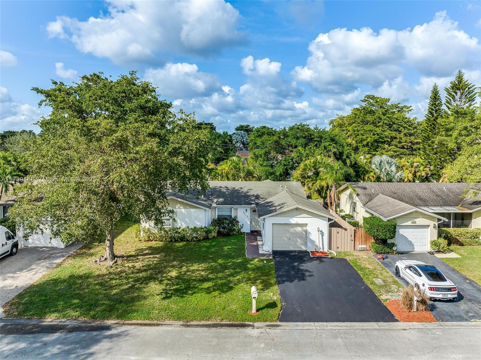 ROYAL PALM POINTE - Residential