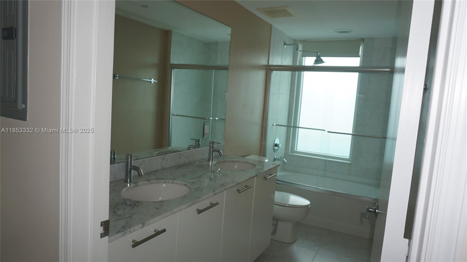 951 bRICKELL 4000