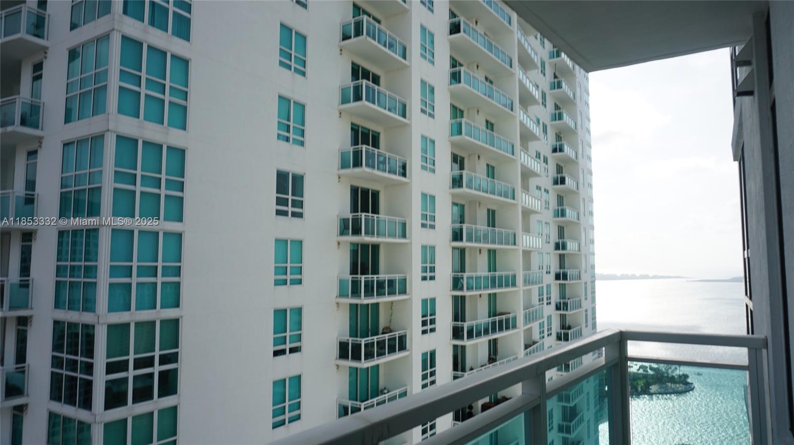951 bRICKELL 4000