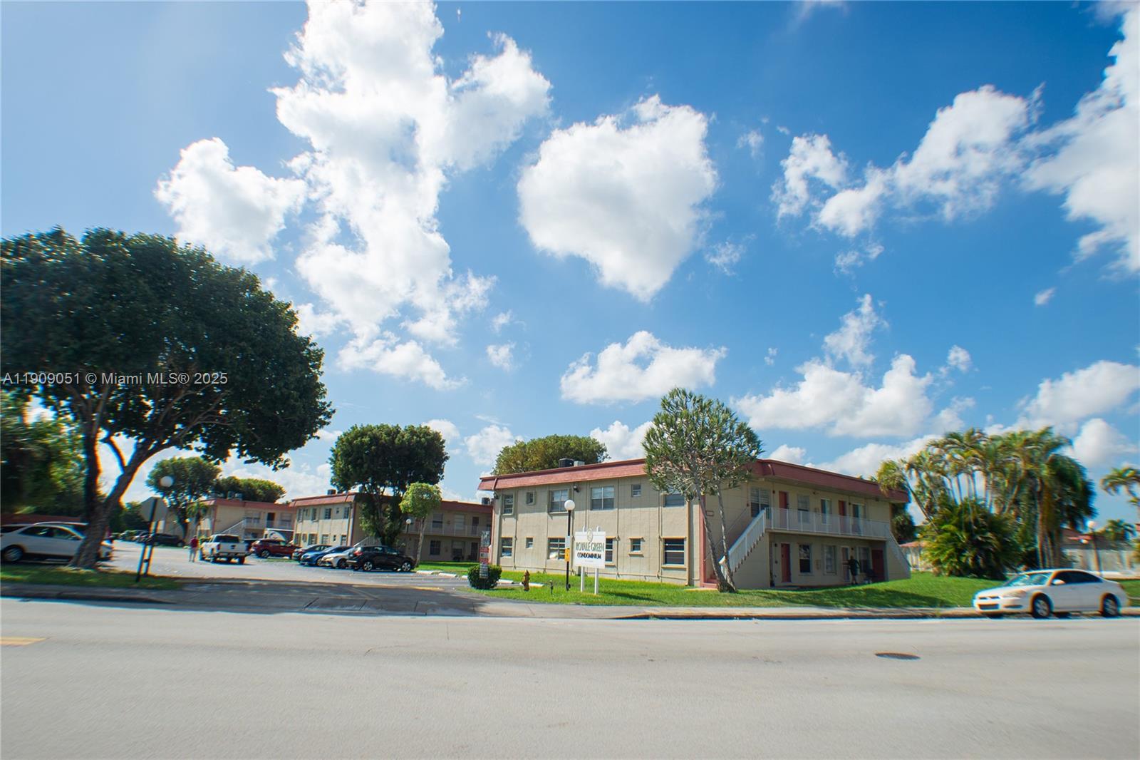 ROYALE GREEN CONDO 11 - Residential Lease