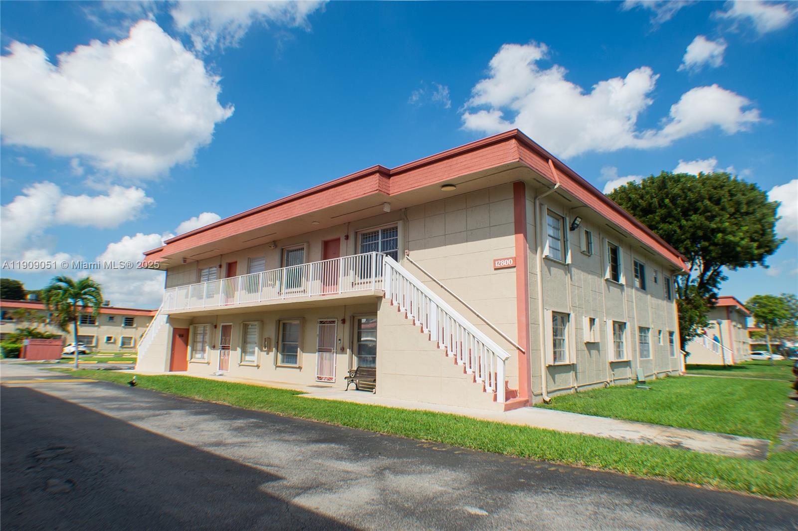 ROYALE GREEN CONDO 11 - Residential Lease