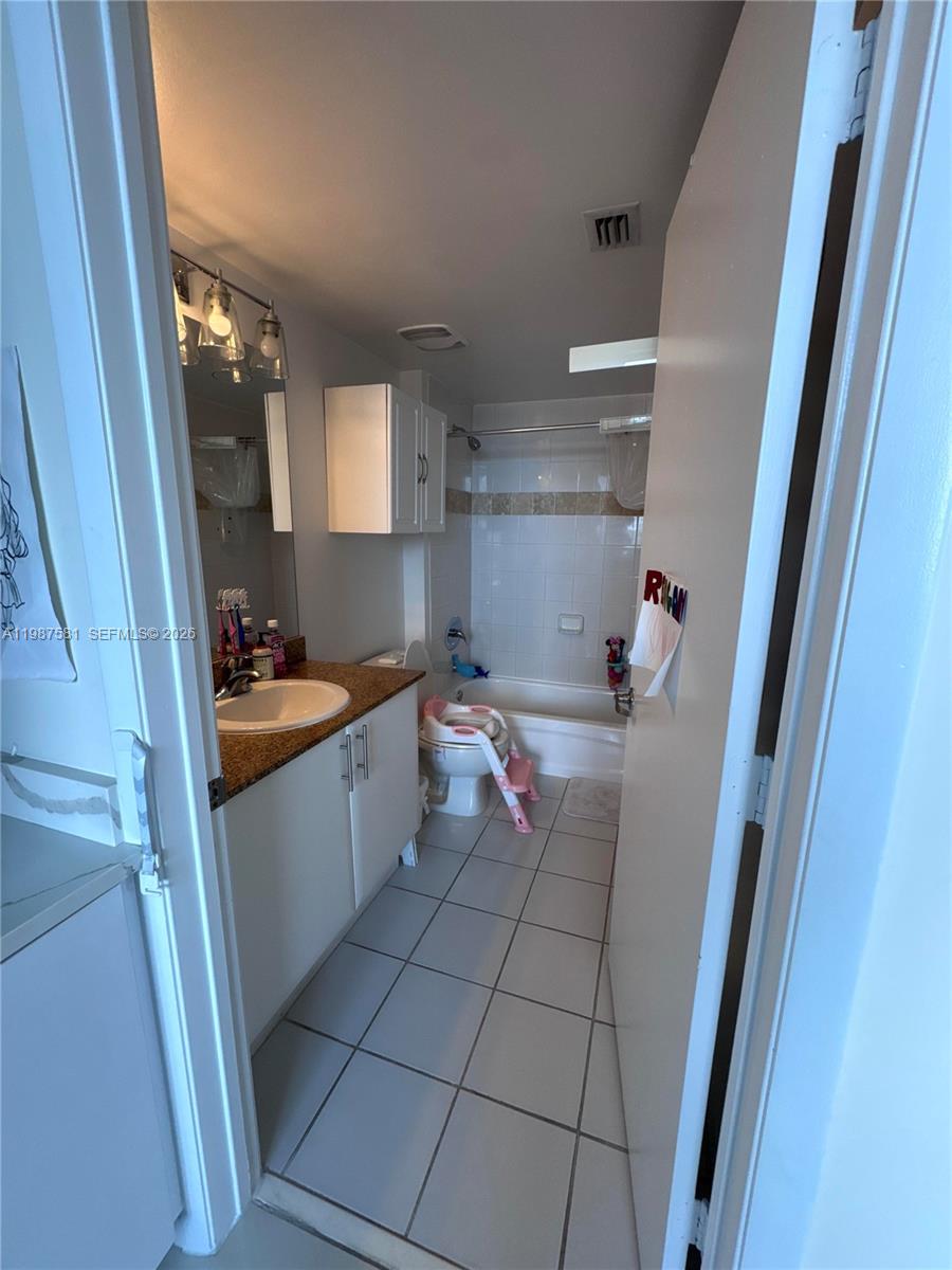 TERRAZAS RIVERPARK VILLAG - Residential