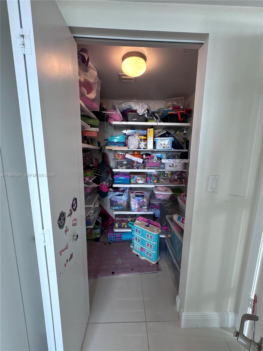 TERRAZAS RIVERPARK VILLAG - Residential