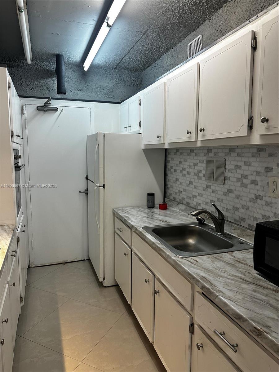 MIRADOR 1200 CONDO - Residential Lease