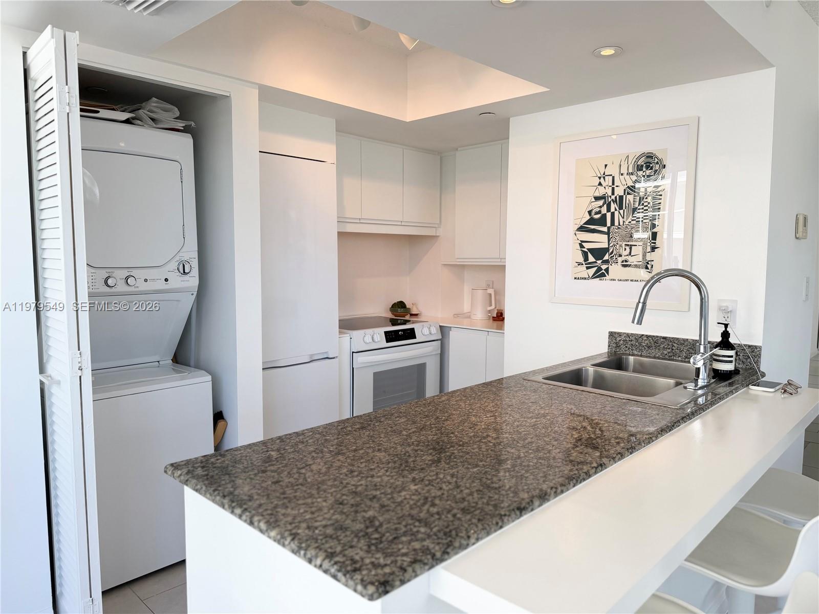 8911 Collins Ave 401