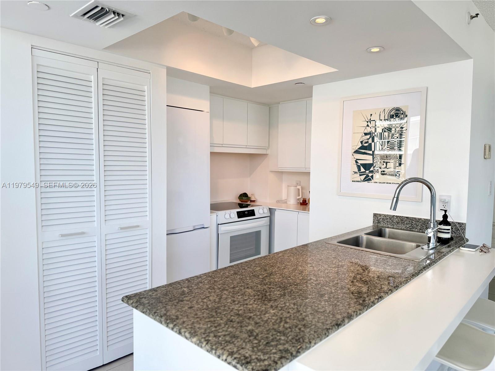 8911 Collins Ave 401