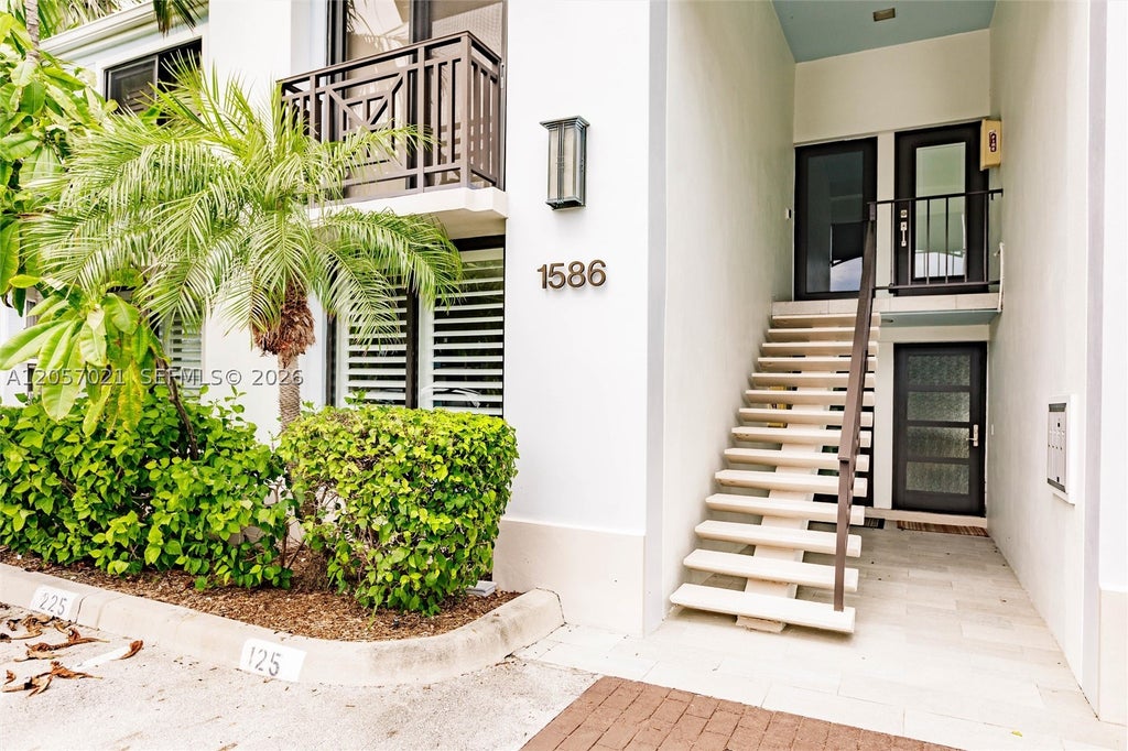 Photo of 1586 S Ocean Ln #125, Fort Lauderdale, FL 33316 (MLS # A12057021)