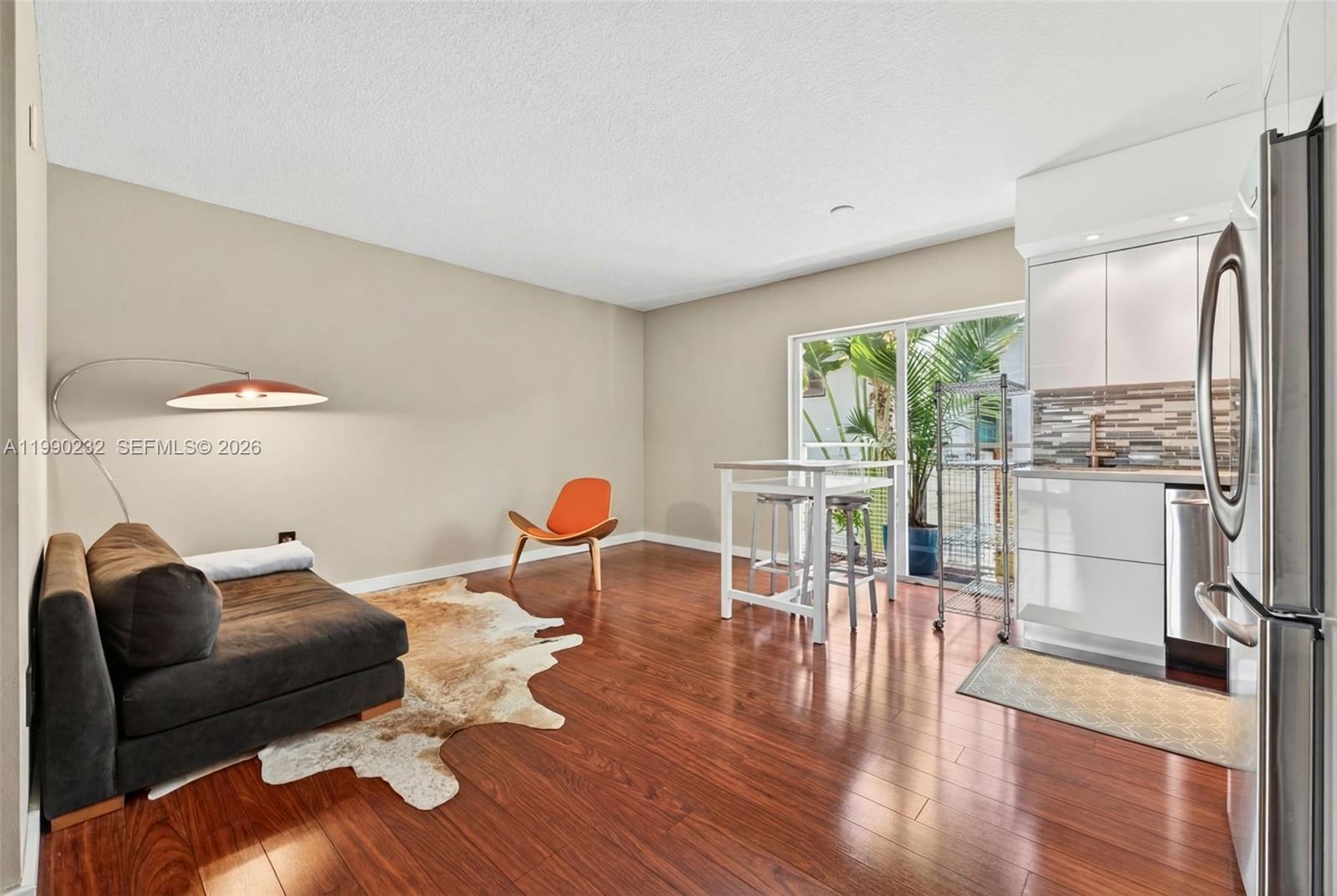 LAS BRISAS OF MIAMI BEACH - Residential