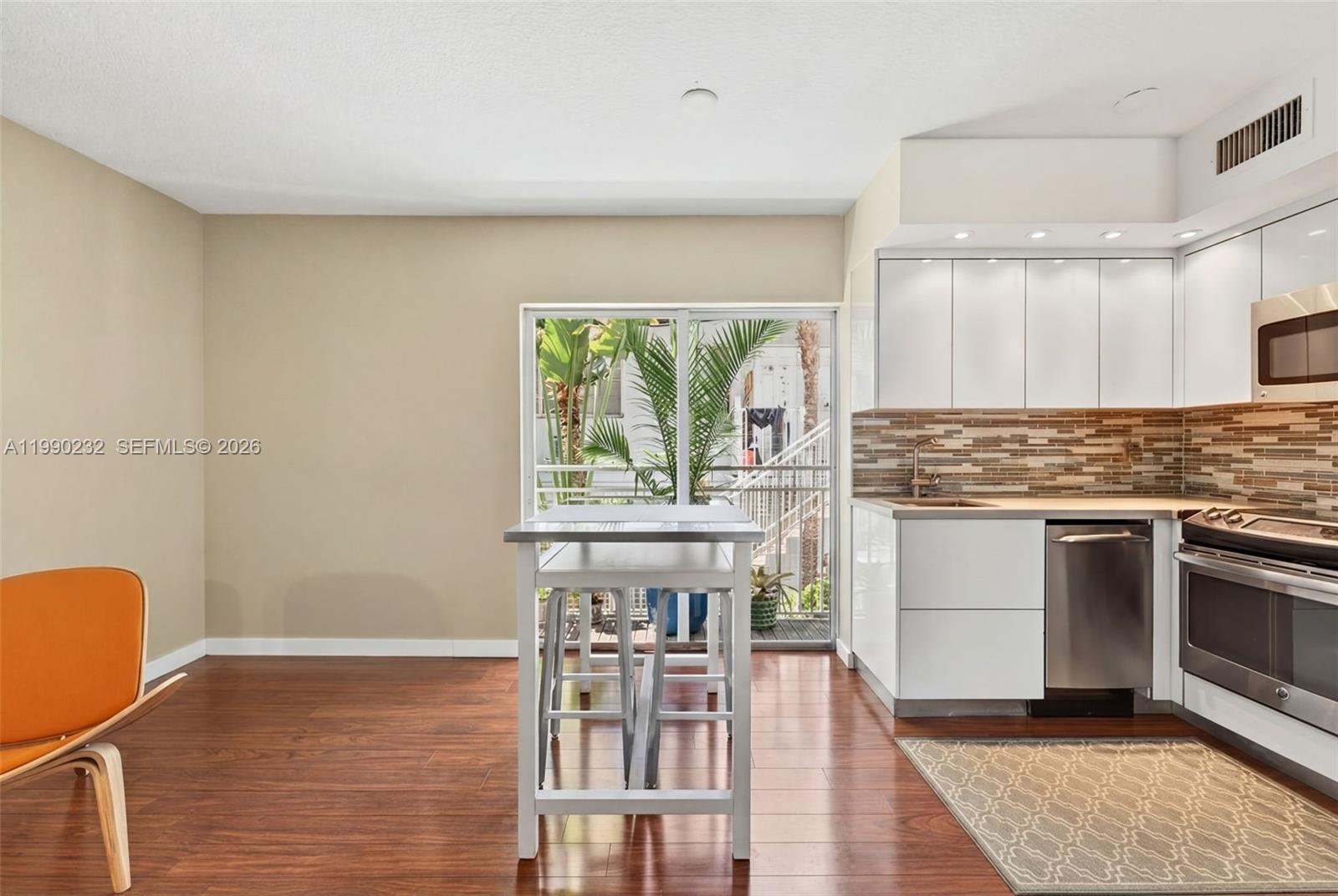 LAS BRISAS OF MIAMI BEACH - Residential