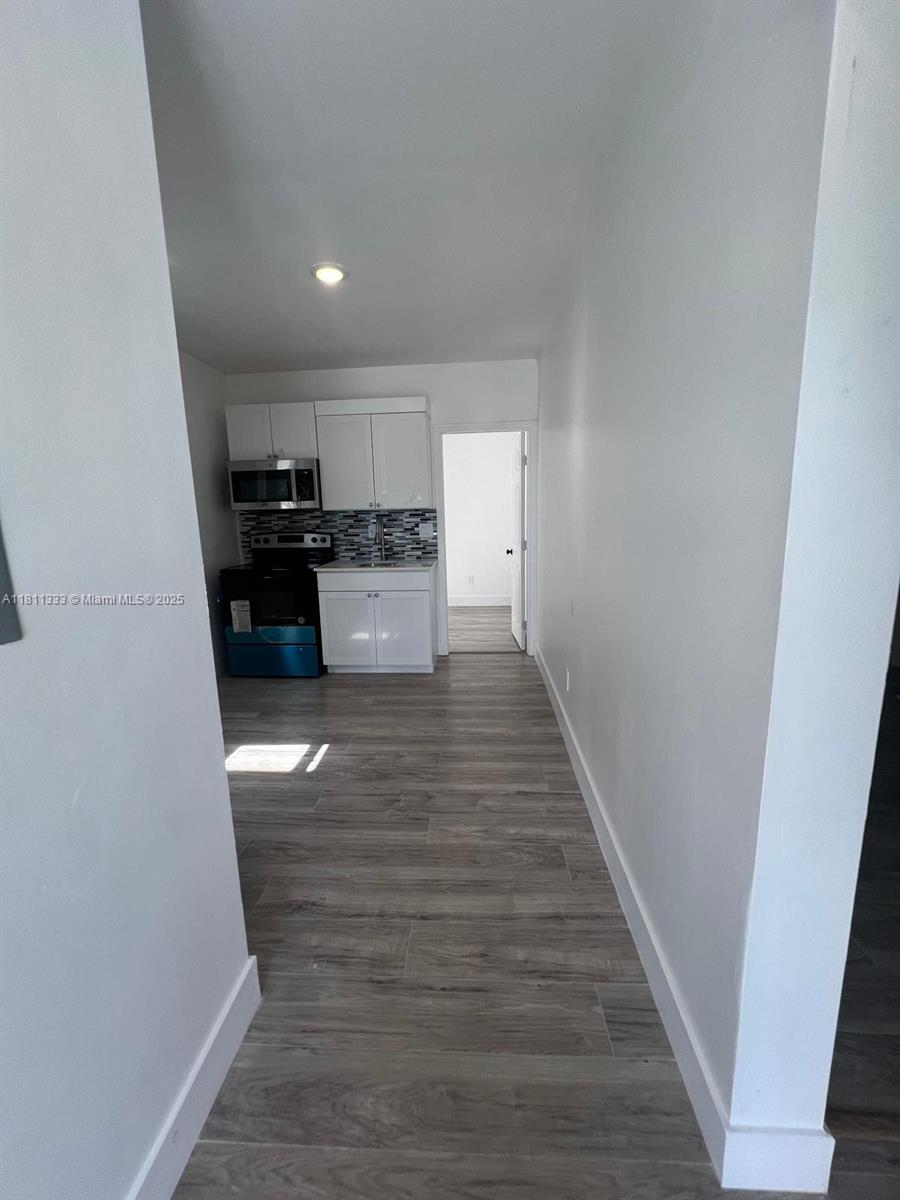 Rental Property at 2 Sw 6th Ave 2, Dania Beach, Miami-Dade County, Florida - Bedrooms: 1 
Bathrooms: 1  - $1,450 MO.