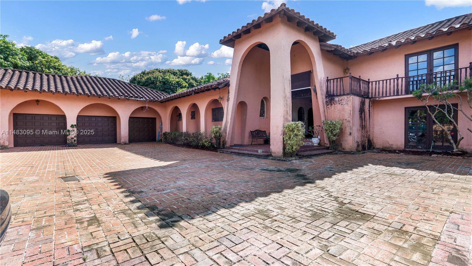 FLAMINGO GROVES - Residential