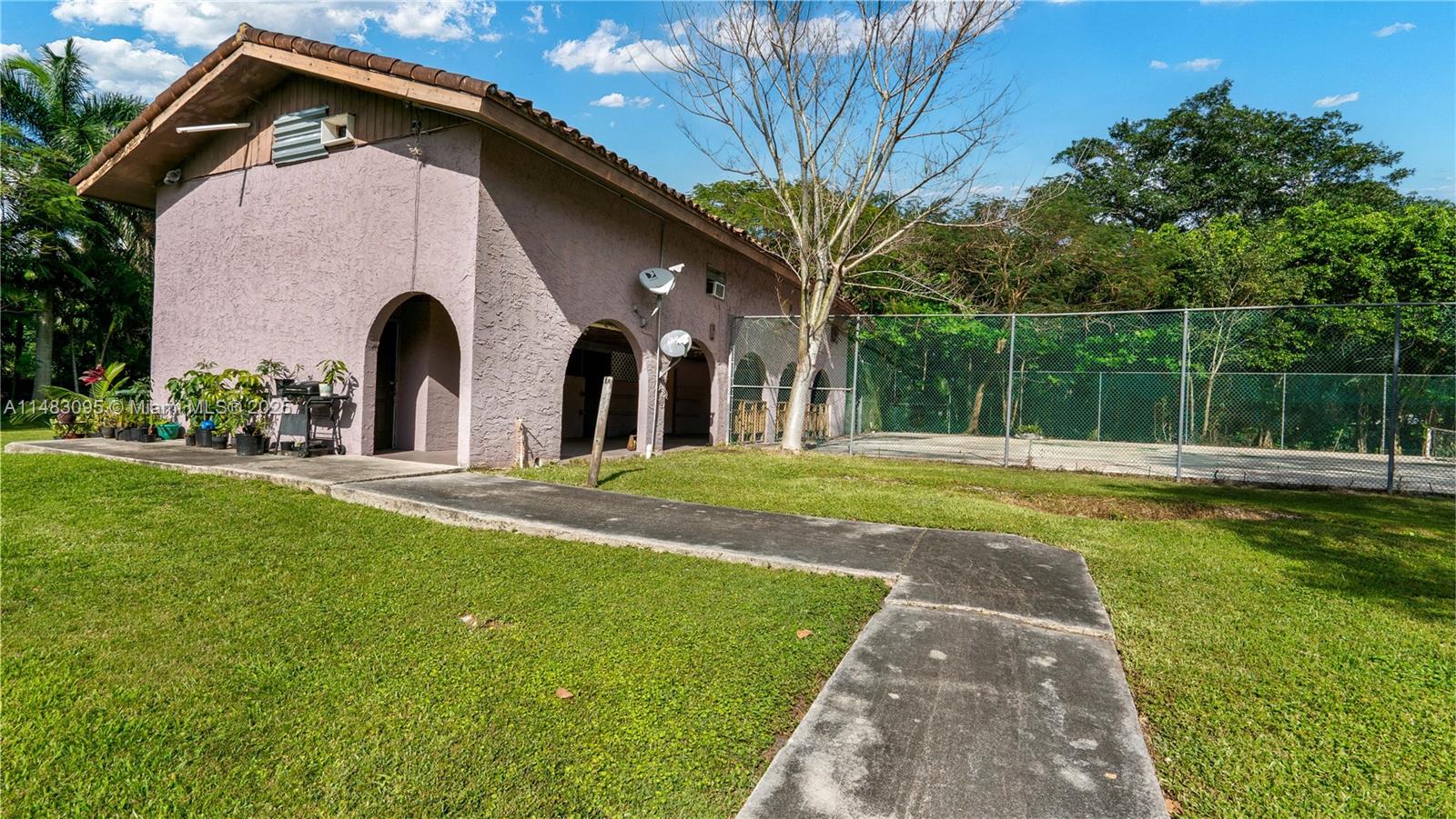 FLAMINGO GROVES - Residential