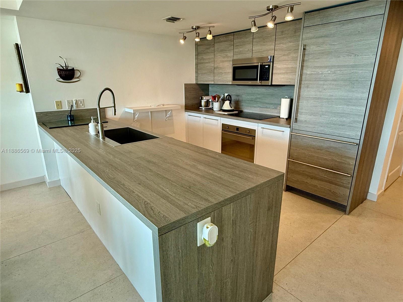 400 SUNNY ISLES CONDO EAS - Residential