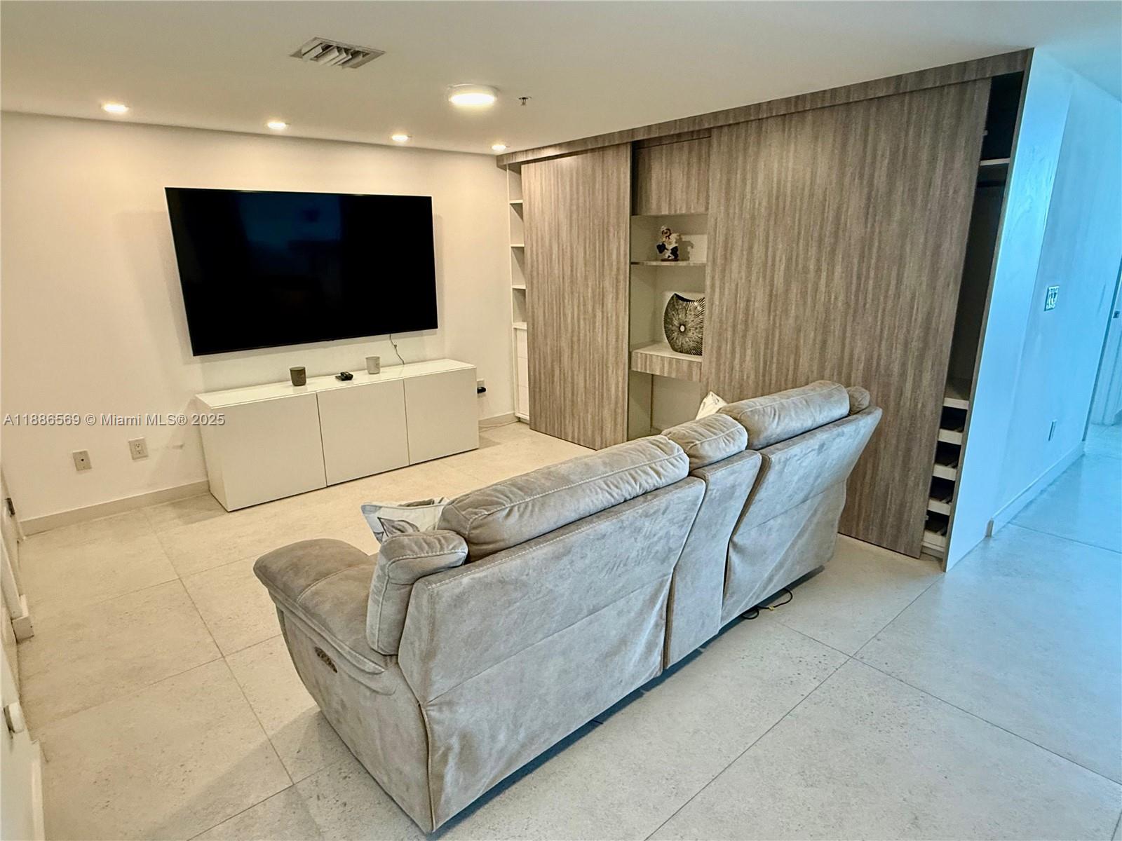 400 SUNNY ISLES CONDO EAS - Residential