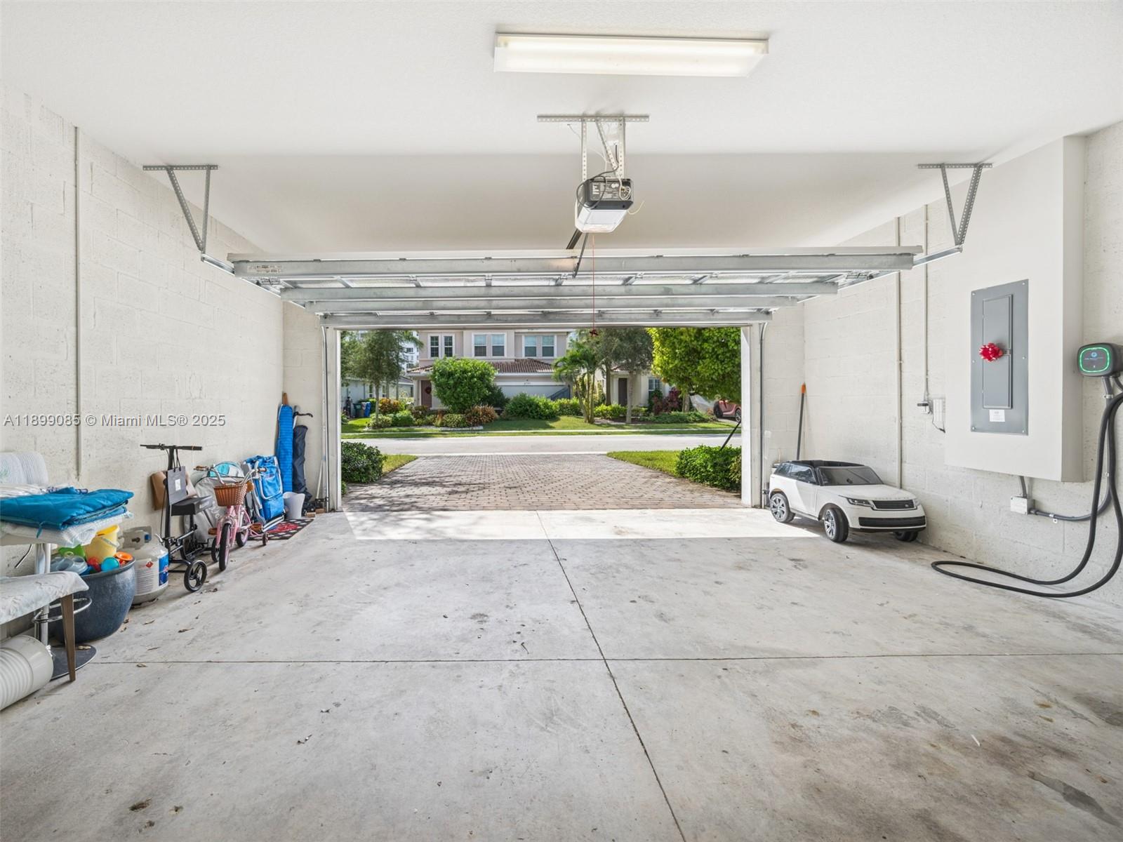 HILLCREST COUNTRY CLUB NO - Residential Lease