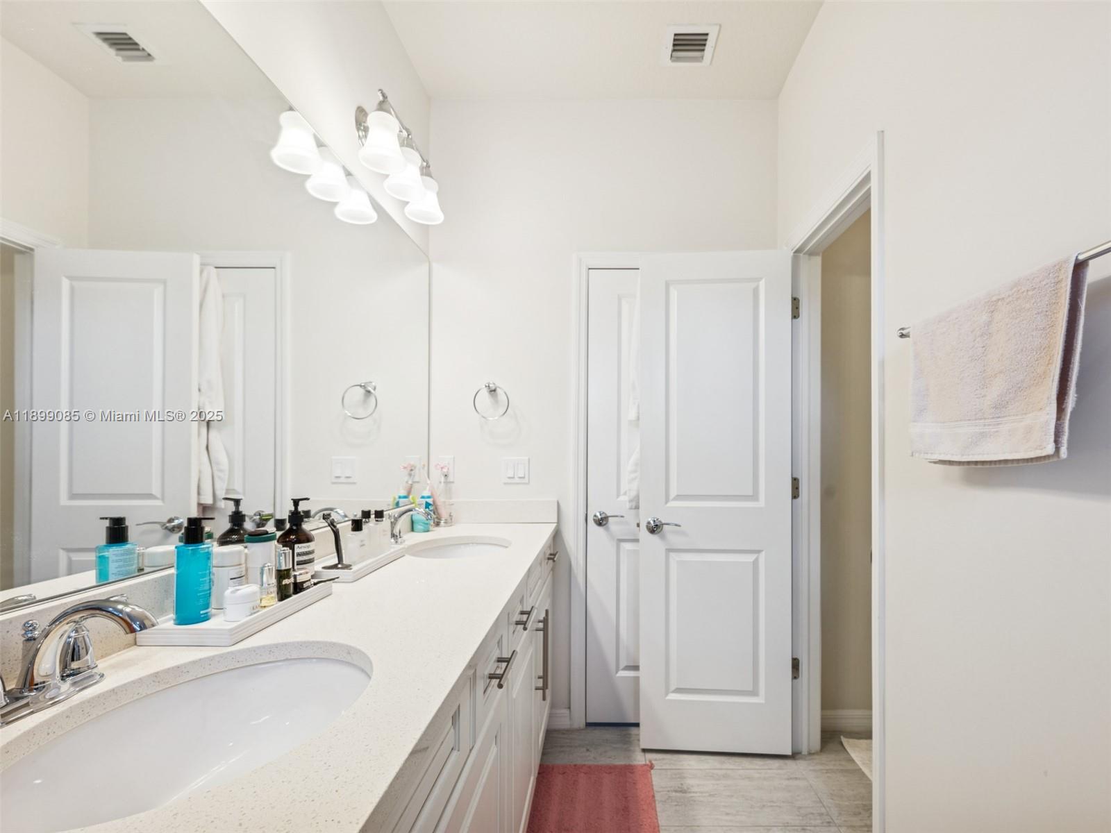 HILLCREST COUNTRY CLUB NO - Residential Lease