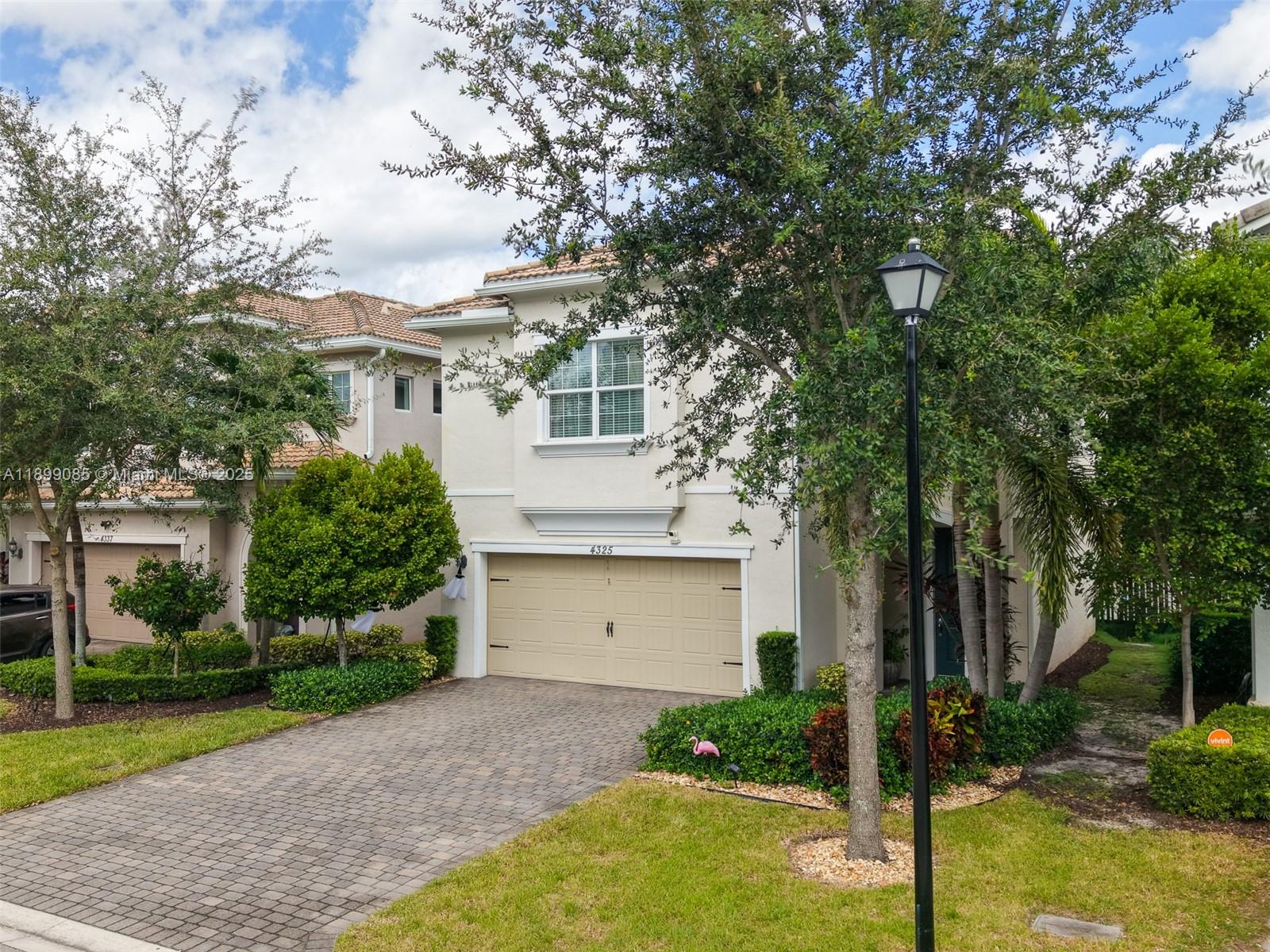 HILLCREST COUNTRY CLUB NO - Residential Lease