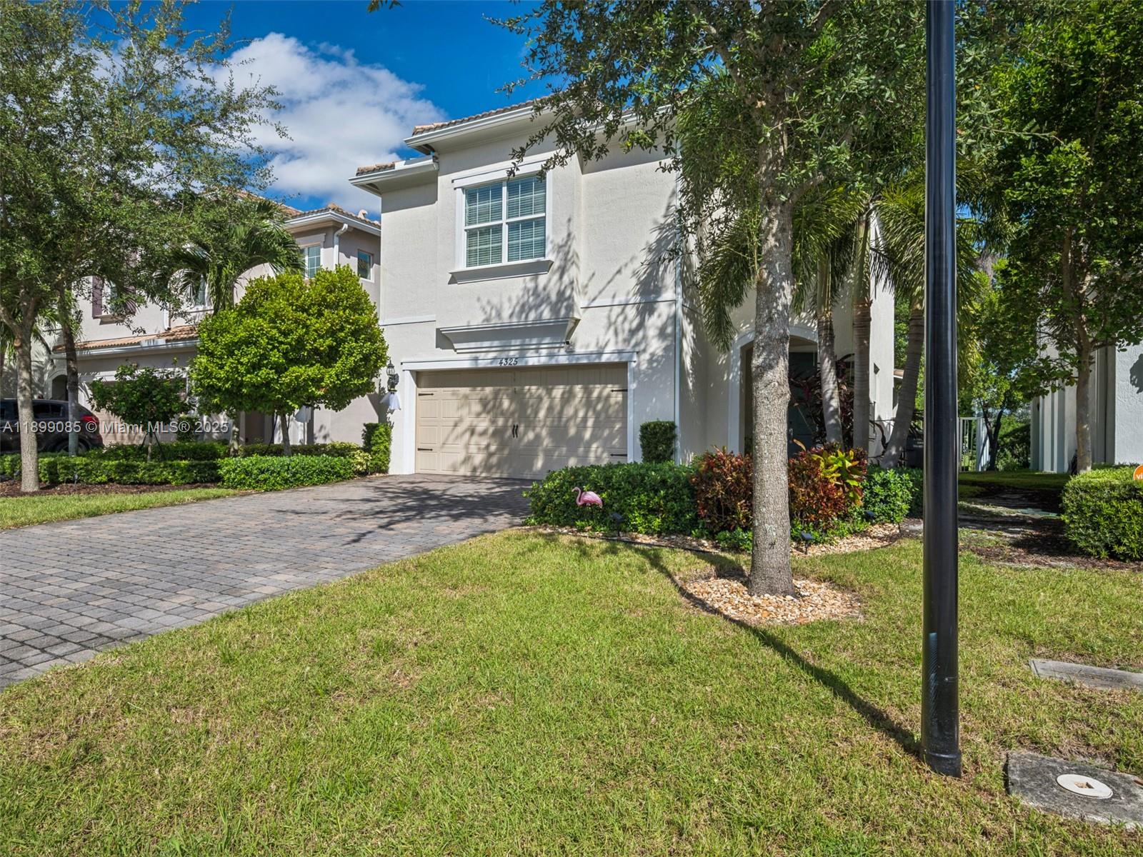 HILLCREST COUNTRY CLUB NO - Residential Lease