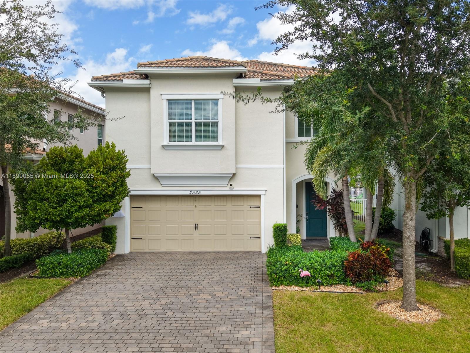 HILLCREST COUNTRY CLUB NO - Residential Lease